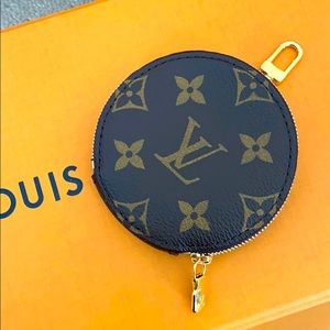 Louis Vuitton Multi Pochette Round Coin Purse